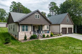 4850 Woodwinds Drive NE, Hickory, NC 28601