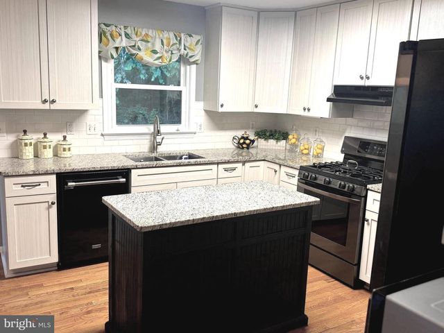 16068 HAYES LN, Woodbridge, VA 22191