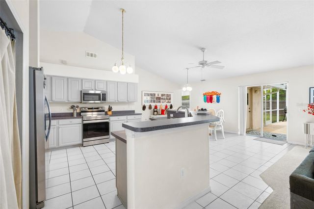 1839 QUEEN PALM DRIVE, Apopka, FL 32712