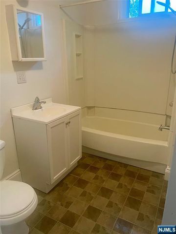 45 Diamond Bridge Avenue 2, Hawthorne, NJ 07506