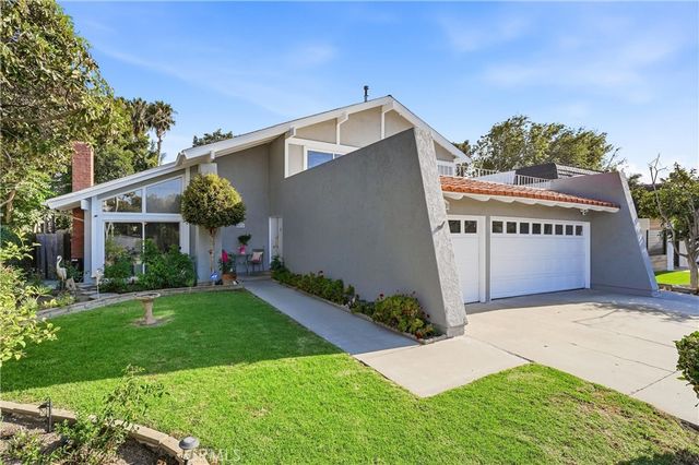 5872 Meadowbrook Drive, Huntington Beach, CA 92649