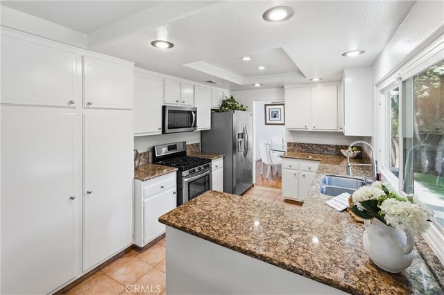5872 Meadowbrook Drive, Huntington Beach, CA 92649
