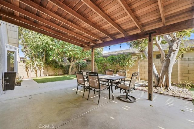 5872 Meadowbrook Drive, Huntington Beach, CA 92649