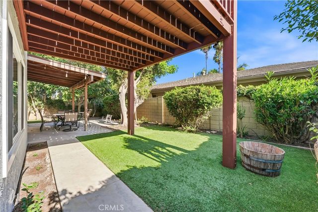 5872 Meadowbrook Drive, Huntington Beach, CA 92649