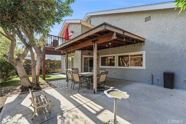 5872 Meadowbrook Drive, Huntington Beach, CA 92649
