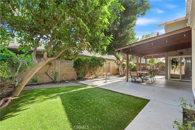 5872 Meadowbrook Drive, Huntington Beach, CA 92649