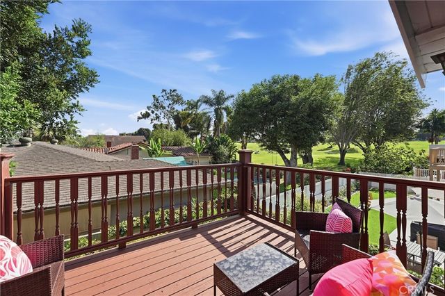 5872 Meadowbrook Drive, Huntington Beach, CA 92649