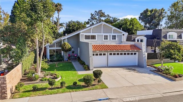 5872 Meadowbrook Drive, Huntington Beach, CA 92649