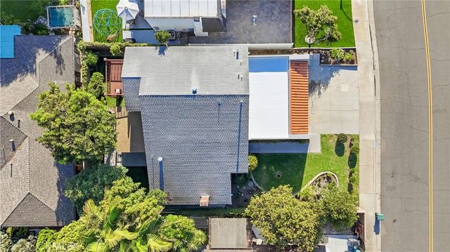5872 Meadowbrook Drive, Huntington Beach, CA 92649