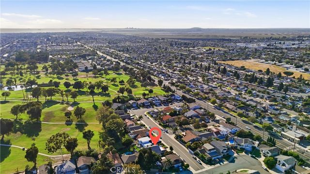 5872 Meadowbrook Drive, Huntington Beach, CA 92649