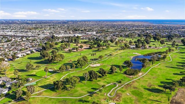 5872 Meadowbrook Drive, Huntington Beach, CA 92649