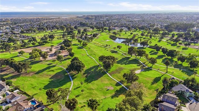 5872 Meadowbrook Drive, Huntington Beach, CA 92649