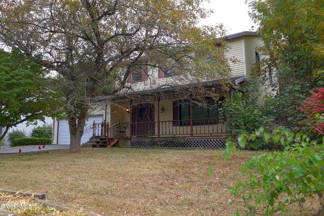138 Hathorn Boulevard, Saratoga Springs, NY 12866