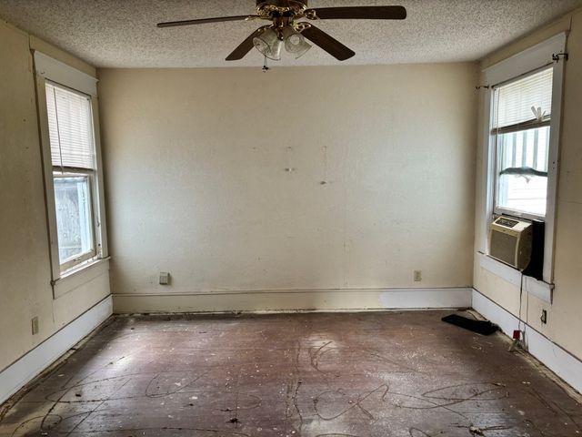 624 W Gandy Street, Denison, TX 75020