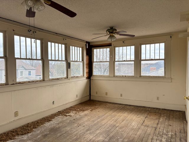 624 W Gandy Street, Denison, TX 75020