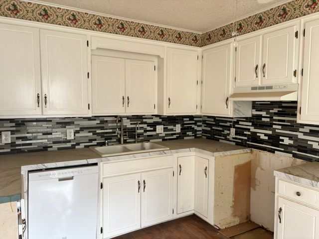 624 W Gandy Street, Denison, TX 75020