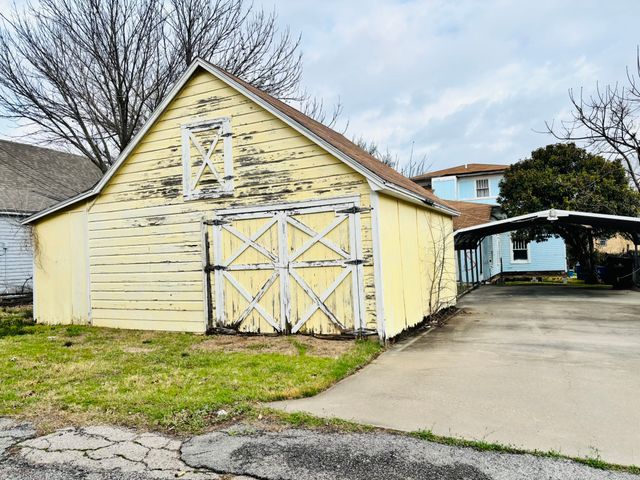 624 W Gandy Street, Denison, TX 75020