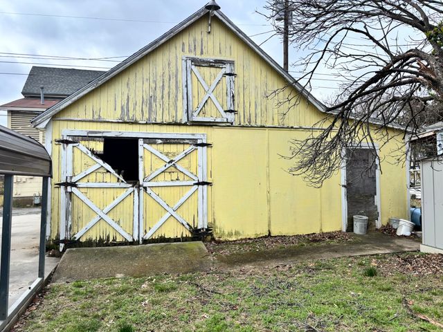 624 W Gandy Street, Denison, TX 75020