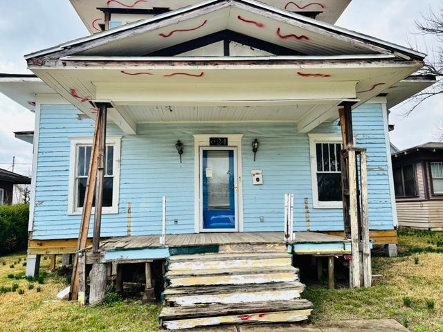 624 W Gandy Street, Denison, TX 75020