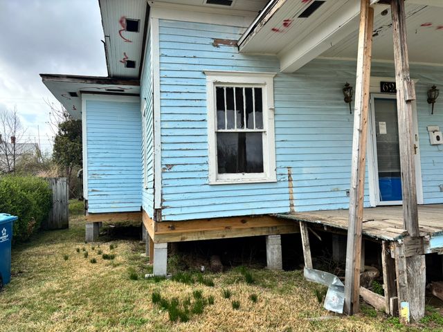 624 W Gandy Street, Denison, TX 75020