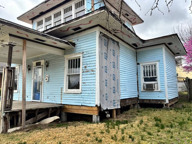 624 W Gandy Street, Denison, TX 75020