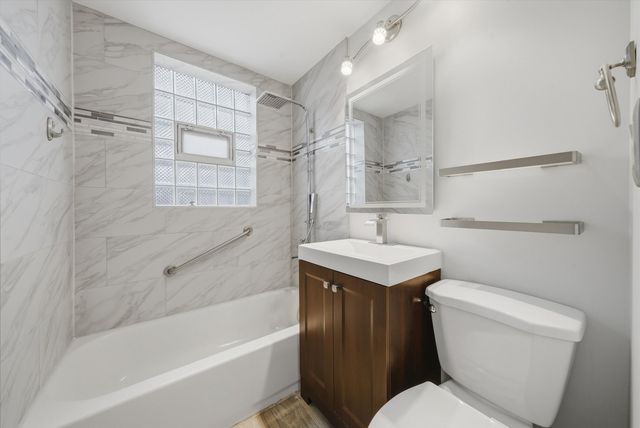 7825 W Cressett Drive, Elmwood Park, IL 60707