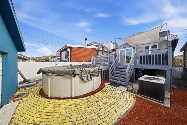 7825 W Cressett Drive, Elmwood Park, IL 60707