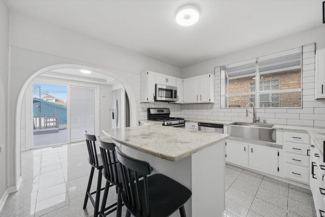 7825 W Cressett Drive, Elmwood Park, IL 60707