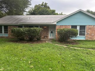 1408 NE 8th ST, Smithville, TX 78957