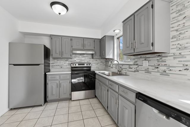 2033 Lioncrest Drive, Richton Park, IL 60471