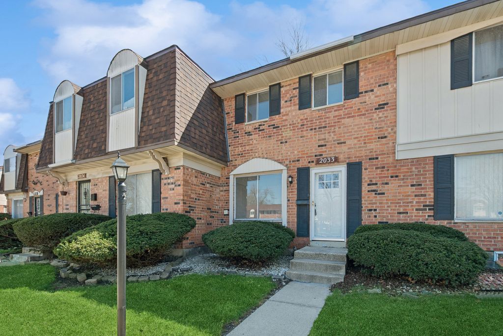 2033 Lioncrest Drive, Richton Park, IL 60471