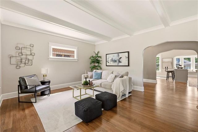 15 E 54TH Street, Kansas City, MO 64112