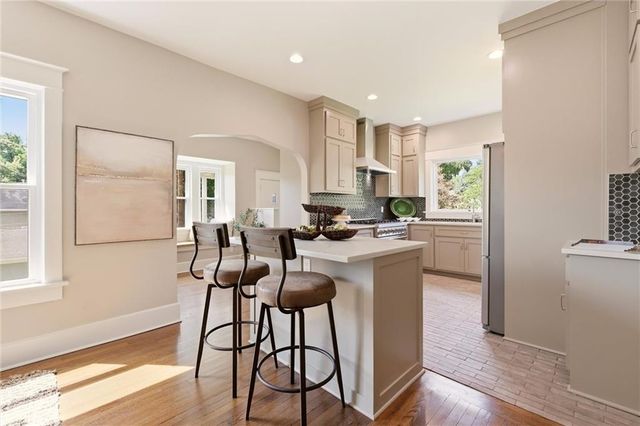 15 E 54TH Street, Kansas City, MO 64112