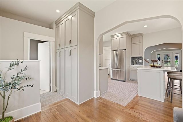 15 E 54TH Street, Kansas City, MO 64112