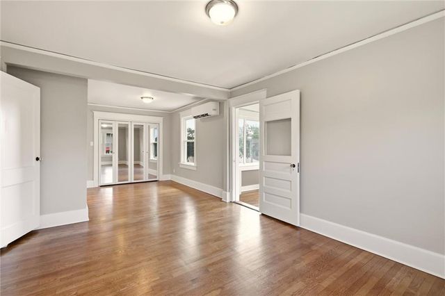 15 E 54TH Street, Kansas City, MO 64112