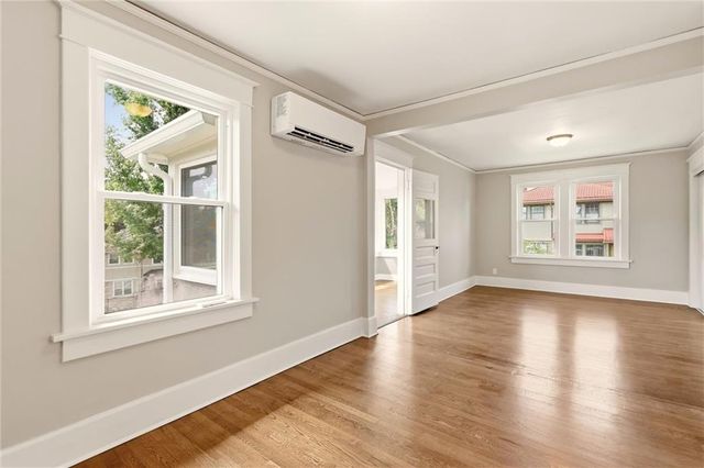 15 E 54TH Street, Kansas City, MO 64112
