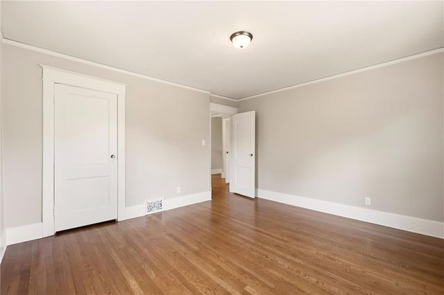 15 E 54TH Street, Kansas City, MO 64112