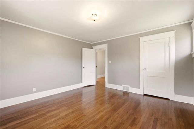 15 E 54TH Street, Kansas City, MO 64112