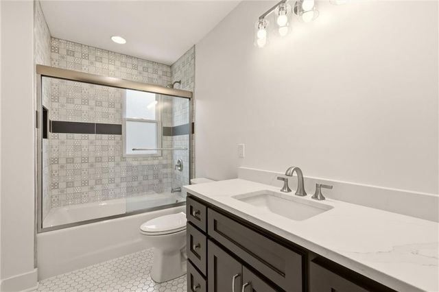 15 E 54TH Street, Kansas City, MO 64112