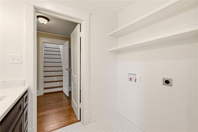 15 E 54TH Street, Kansas City, MO 64112