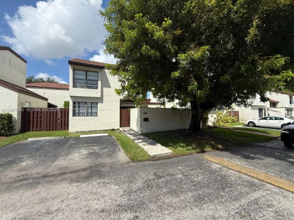 9764 NW 4th Lane 9764, Miami, FL 33172