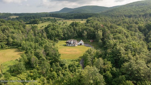 45 Stonebridge Way, Poestenkill, NY 12140