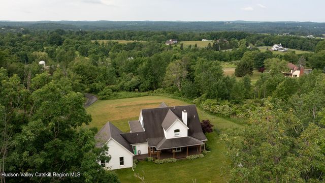 45 Stonebridge Way, Poestenkill, NY 12140
