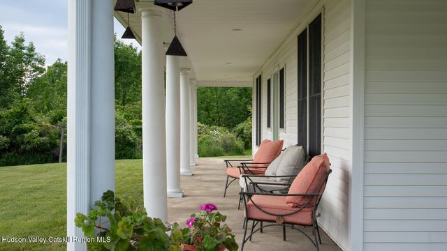 45 Stonebridge Way, Poestenkill, NY 12140