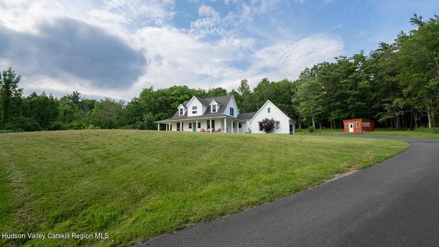 45 Stonebridge Way, Poestenkill, NY 12140