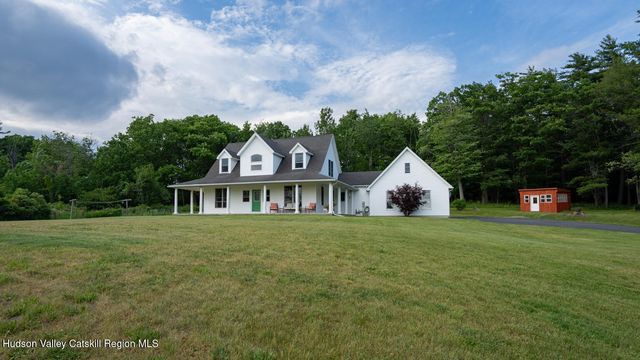 45 Stonebridge Way, Poestenkill, NY 12140