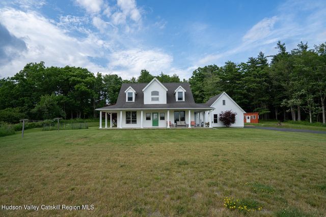 45 Stonebridge Way, Poestenkill, NY 12140
