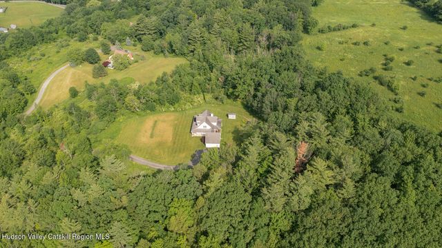 45 Stonebridge Way, Poestenkill, NY 12140