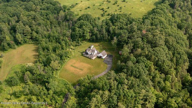 45 Stonebridge Way, Poestenkill, NY 12140