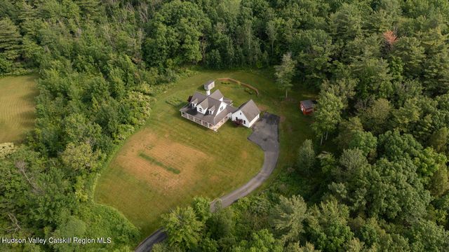 45 Stonebridge Way, Poestenkill, NY 12140